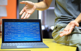 弥勒 ,php声明和调用变量的符号是什么？